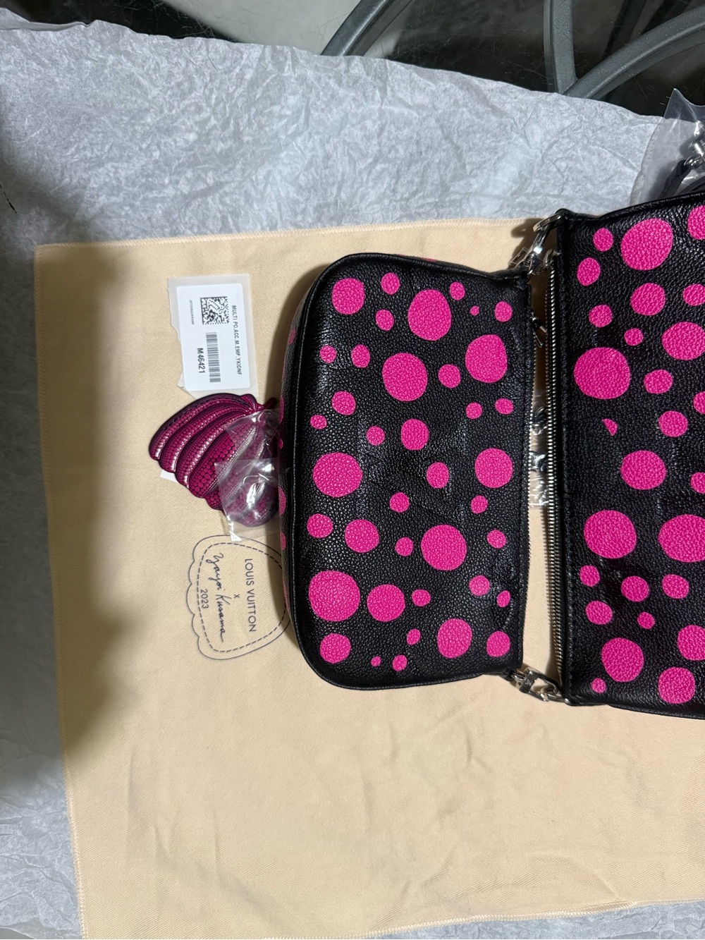 Limited edition Louis Vuitton Black Leather Crossbody with Hot Pink Polka Dots - Picture 2 of 10